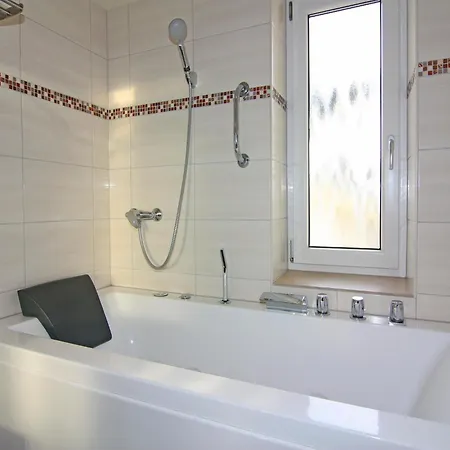 See-eck Im Zentrum Von Ahlbeck, Cleaning Included Apartment