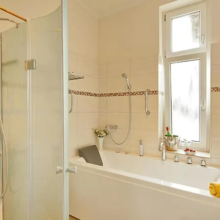 Apartment See-eck Im Zentrum Von Ahlbeck, Cleaning Included