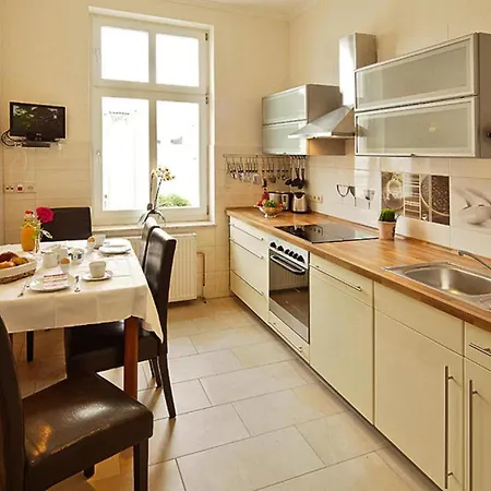 Apartment See-eck Im Zentrum Von Ahlbeck, Cleaning Included